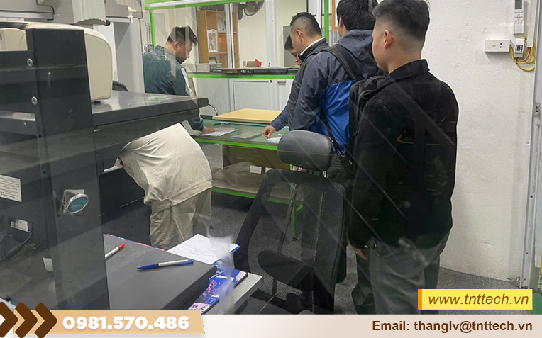 Hình ảnh khách hàng Nhật đến thăm Cơ khí TNT tech