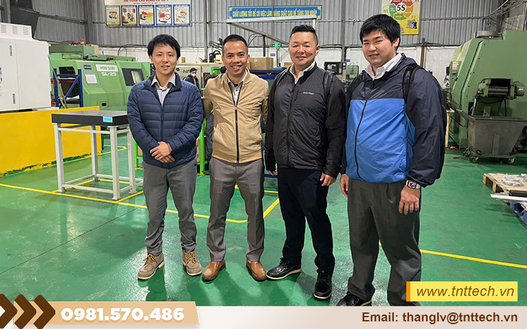 Hình ảnh khách hàng Nhật đến thăm Cơ khí TNT tech