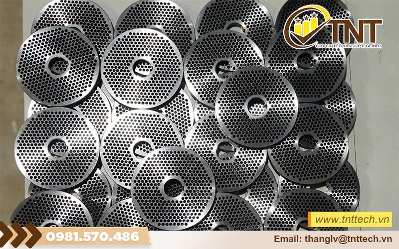 Gia công mặt sàng ép cám viên