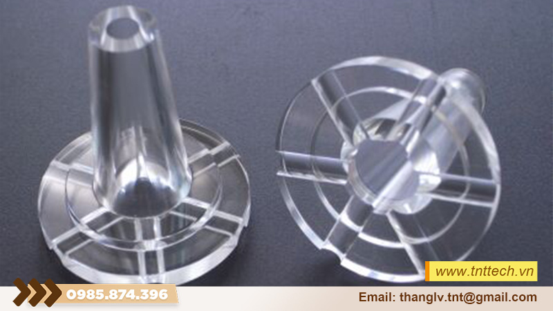 Gia công tiện sản phẩm nhựa trong suốt