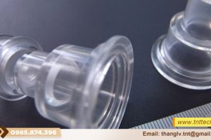 Gia công tiện sản phẩm nhựa trong suốt