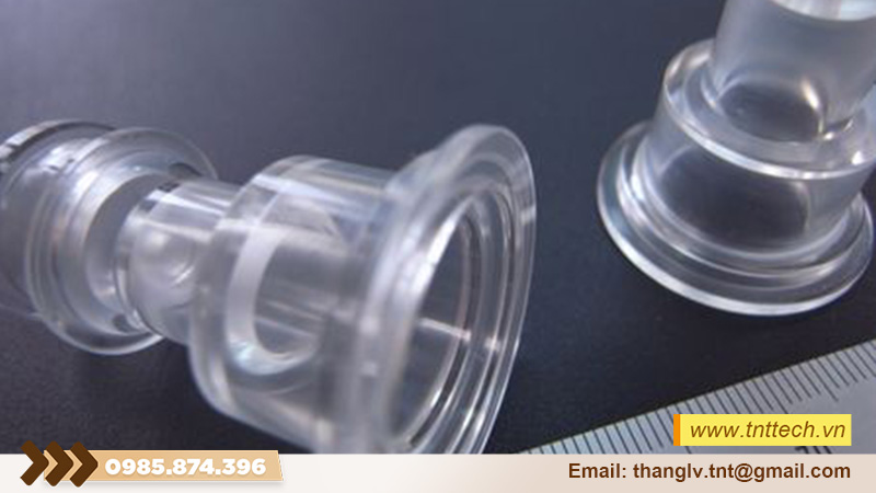 Gia công tiện sản phẩm nhựa trong suốt